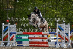 evakristin_230501_Dithmarsenpark_April2023_Prfg16_6425