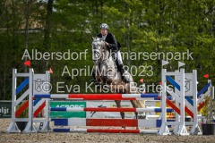 evakristin_230501_Dithmarsenpark_April2023_Prfg16_6436