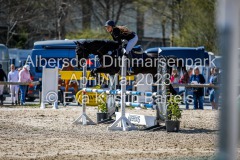 evakristin_230430_Dithmarsenpark_April2023_Prfg9_5738