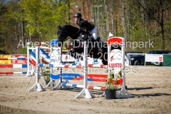 evakristin_230430_Dithmarsenpark_April2023_Prfg9_5739