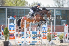 evakristin_230501_Dithmarsenpark_April2023_Prfg15_6247