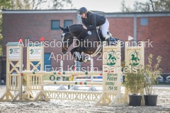 evakristin_230501_Dithmarsenpark_April2023_Prfg15_6254