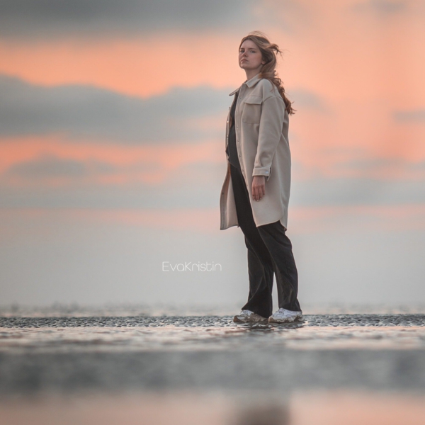 Model am Strand von St.Peter-Ording