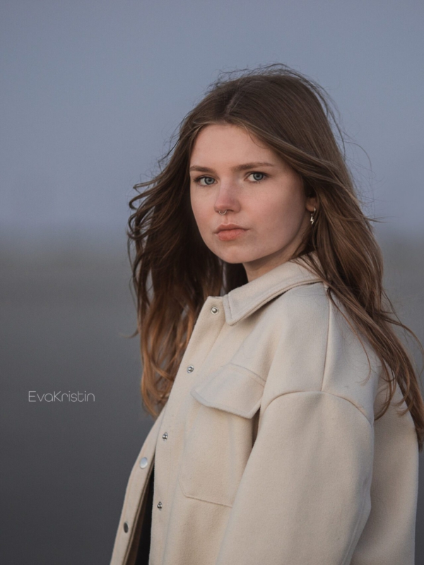 Model am Strand von St.Peter-Ording